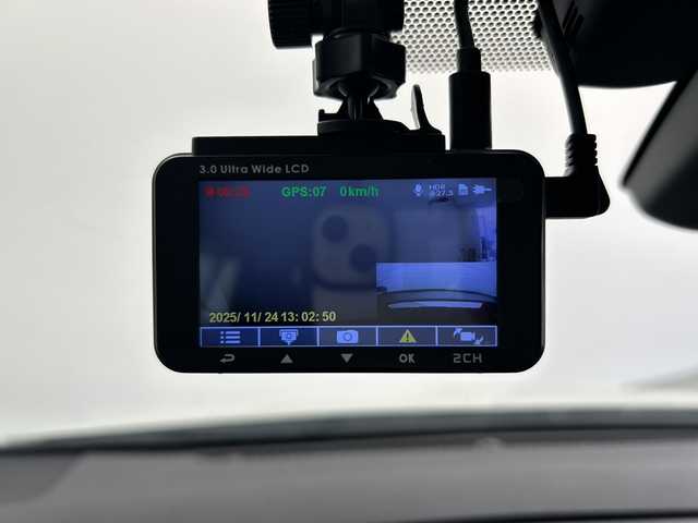 トヨタ プリウス A 三重県 2019(令1)年 5.4万km パール /禁煙車//純正ナビ//Bluetooth/SD/フルセグ/CD/DVD/AM/FM//セーフティセンス//バックモニター//ブラインドスポットモニター//ヘッドアップディスプレイ//レーダークルーズコントロール//オートライト//Autoハイビーム//パークアシスト//ワイヤレスチャージャー//パワーバックドア//前後ドライブレコーダー//パワーシート//ETC//TVキャンセラー