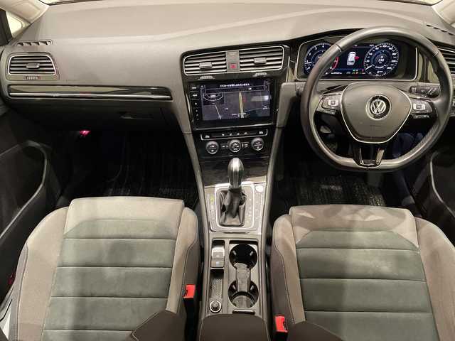 フォルクスワーゲン ゴルフ ヴァリアント TSIハイライン テックエディション 埼玉県 2019(令1)年 0.9万km 黒 衝突軽減ブレーキ/純正メモリナビ/　　CD/DVD/BT/フルセグ/バックカメラ/オートクルーズコントロール/ＡｃｔｉｖｅｉｎｆｏＤｉｓｐｌａｙ/LEDオートライト/純正１７インチアルミホイール/ルーフレール/ビルトインＥＴＣ2.0/スマートキー