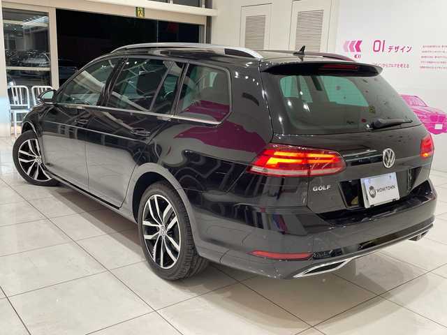 フォルクスワーゲン ゴルフ ヴァリアント TSIハイライン テックエディション 埼玉県 2019(令1)年 0.9万km 黒 衝突軽減ブレーキ/純正メモリナビ/　　CD/DVD/BT/フルセグ/バックカメラ/オートクルーズコントロール/ＡｃｔｉｖｅｉｎｆｏＤｉｓｐｌａｙ/LEDオートライト/純正１７インチアルミホイール/ルーフレール/ビルトインＥＴＣ2.0/スマートキー