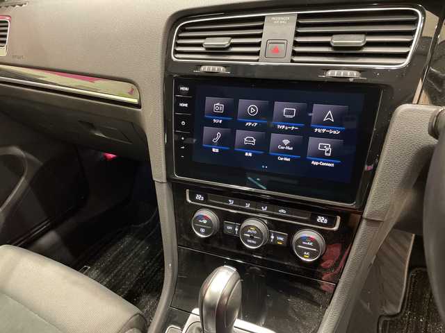 フォルクスワーゲン ゴルフ ヴァリアント TSIハイライン テックエディション 埼玉県 2019(令1)年 0.9万km 黒 衝突軽減ブレーキ/純正メモリナビ/　　CD/DVD/BT/フルセグ/バックカメラ/オートクルーズコントロール/ＡｃｔｉｖｅｉｎｆｏＤｉｓｐｌａｙ/LEDオートライト/純正１７インチアルミホイール/ルーフレール/ビルトインＥＴＣ2.0/スマートキー