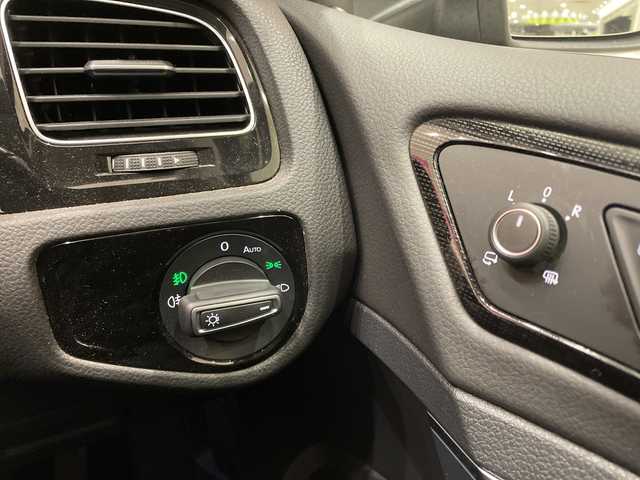 フォルクスワーゲン ゴルフ ヴァリアント TSIハイライン テックエディション 埼玉県 2019(令1)年 0.9万km 黒 衝突軽減ブレーキ/純正メモリナビ/　　CD/DVD/BT/フルセグ/バックカメラ/オートクルーズコントロール/ＡｃｔｉｖｅｉｎｆｏＤｉｓｐｌａｙ/LEDオートライト/純正１７インチアルミホイール/ルーフレール/ビルトインＥＴＣ2.0/スマートキー