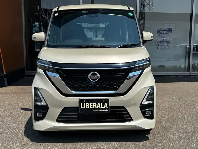 日産 ルークス ハイウェイスター X 富山県 2021(令3)年 3.4万km フローズンバニラパール HDDナビ/フルセグテレビ/全方位カメラ/アイドリングストップ/片側パワースライドドア/ETC/Bluetooth接続/後部座席テーブル/フルフラット/レーンキープアシスト/DVD/CD再生/ワンオーナー/純正AW１４インチ
