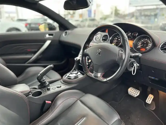 プジョー ＲＣＺ カーボンルーフパック 滋賀県 2015(平27)年 4.3万km 赤Ⅱ カーボンルーフ/レザーシート/・前席パワーシート/・前席シートヒーター /社外メモリーナビ/（CD/DVD/地デジ/BT）/バックカメラ/ETC/前後コーナーセンサー/クルーズコントロール/純正HIDヘッドライト/純正19インチAW/キーレス