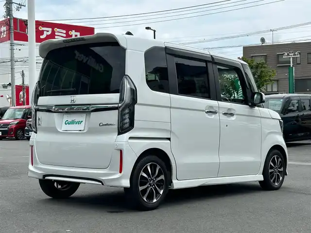 ホンダ Ｎ ＢＯＸ カスタム G EX ホンダセンシング 静岡県 2019(平31)年 2.6万km プラチナホワイトパール エンジンスタートボタン/パワーステアリング/パワーウィンドウ/アイドリングストップ/オートエアコン/スマートキー/クルーズコントロール/純正ETC/バックカメラ/SDナビ(CD.DVD.BT.フルセグ)/ウォークスルー/純正フロアマット/両側パワースライドドア/純正アルミホイール/ABS/横滑り防止装置/コーナーセンサー/レーンキープアシスト/オートライト/LEDライト/W+サイドエアバック/衝突軽減システム/カーテンエアバック