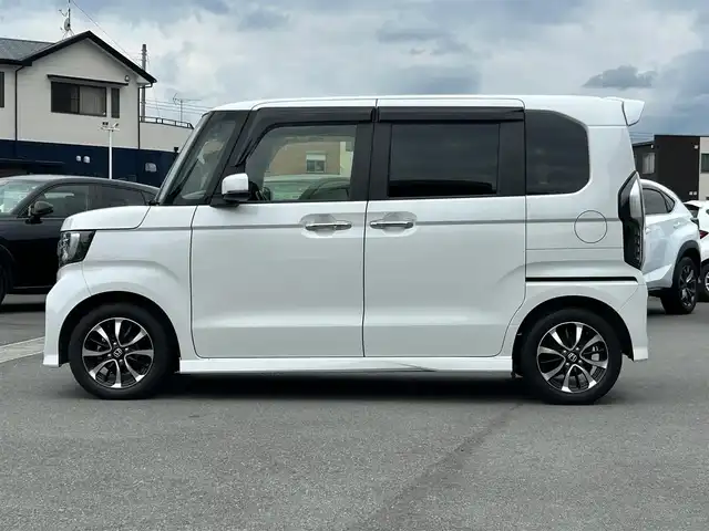 ホンダ Ｎ ＢＯＸ カスタム G EX ホンダセンシング 静岡県 2019(平31)年 2.6万km プラチナホワイトパール エンジンスタートボタン/パワーステアリング/パワーウィンドウ/アイドリングストップ/オートエアコン/スマートキー/クルーズコントロール/純正ETC/バックカメラ/SDナビ(CD.DVD.BT.フルセグ)/ウォークスルー/純正フロアマット/両側パワースライドドア/純正アルミホイール/ABS/横滑り防止装置/コーナーセンサー/レーンキープアシスト/オートライト/LEDライト/W+サイドエアバック/衝突軽減システム/カーテンエアバック