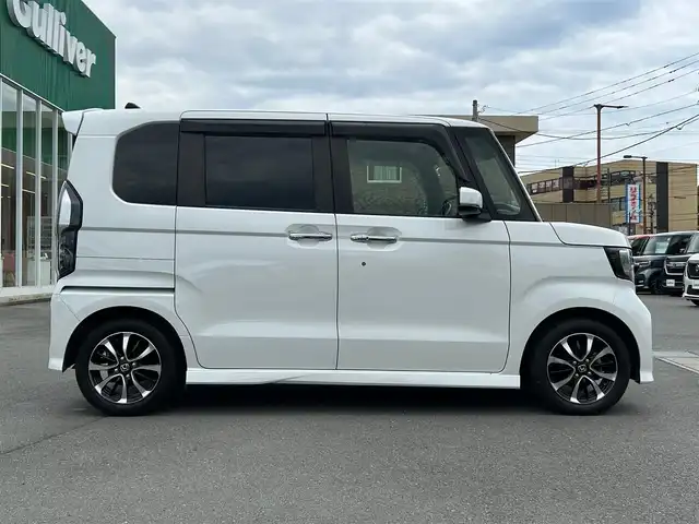 ホンダ Ｎ ＢＯＸ カスタム G EX ホンダセンシング 静岡県 2019(平31)年 2.6万km プラチナホワイトパール エンジンスタートボタン/パワーステアリング/パワーウィンドウ/アイドリングストップ/オートエアコン/スマートキー/クルーズコントロール/純正ETC/バックカメラ/SDナビ(CD.DVD.BT.フルセグ)/ウォークスルー/純正フロアマット/両側パワースライドドア/純正アルミホイール/ABS/横滑り防止装置/コーナーセンサー/レーンキープアシスト/オートライト/LEDライト/W+サイドエアバック/衝突軽減システム/カーテンエアバック