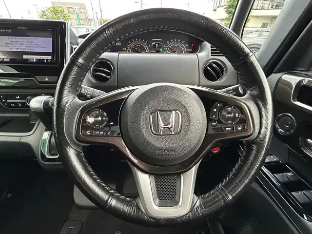 ホンダ Ｎ ＢＯＸ カスタム G EX ホンダセンシング 静岡県 2019(平31)年 2.6万km プラチナホワイトパール エンジンスタートボタン/パワーステアリング/パワーウィンドウ/アイドリングストップ/オートエアコン/スマートキー/クルーズコントロール/純正ETC/バックカメラ/SDナビ(CD.DVD.BT.フルセグ)/ウォークスルー/純正フロアマット/両側パワースライドドア/純正アルミホイール/ABS/横滑り防止装置/コーナーセンサー/レーンキープアシスト/オートライト/LEDライト/W+サイドエアバック/衝突軽減システム/カーテンエアバック
