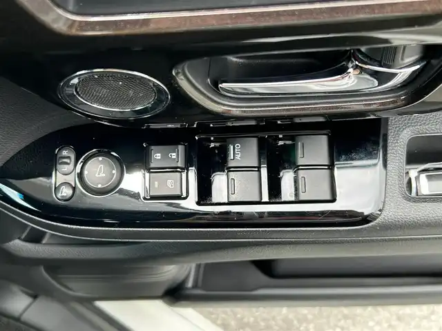 ホンダ Ｎ ＢＯＸ カスタム G EX ホンダセンシング 静岡県 2019(平31)年 2.6万km プラチナホワイトパール エンジンスタートボタン/パワーステアリング/パワーウィンドウ/アイドリングストップ/オートエアコン/スマートキー/クルーズコントロール/純正ETC/バックカメラ/SDナビ(CD.DVD.BT.フルセグ)/ウォークスルー/純正フロアマット/両側パワースライドドア/純正アルミホイール/ABS/横滑り防止装置/コーナーセンサー/レーンキープアシスト/オートライト/LEDライト/W+サイドエアバック/衝突軽減システム/カーテンエアバック