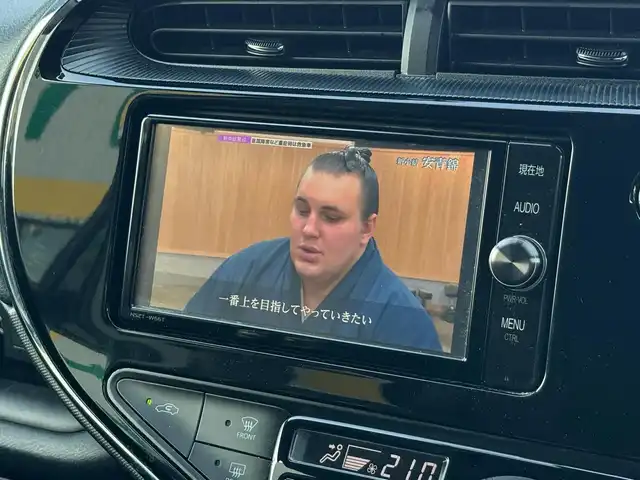 トヨタ アクア S スタイルブラック 滋賀県 2019(平31)年 9.5万km ブラックマイカ 純正フルセグナビ/　フルセグ Bluetooth CD DVD SD FM AM/バックカメラ/ドライブレコーダー/ETC/Toyota Safety Sense /プリクラッシュセーフティー/レーンディパーチャーアラート/オートマチックハイビーム/オートヘッドライト/クリアランスソナー/ヘッドライトレベライザー/電動格納ミラー/スマートキー/プッシュスタート