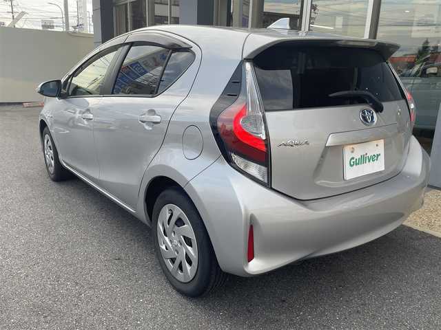 トヨタ アクア G 愛知県 2017(平29)年 7.4万km シルバーマイカM AIS検査実施　4点 /スマートキー　/純正ＳＤナビ　/ビルトインＥＴＣ　/ステアリングスイッチ　/クルーズコントロール　/セーフティセンスＣ　/ＡＨＢ /ISOFIX 　/ＬＤＡ　/オートライト　/純正フロアマット　/保証書