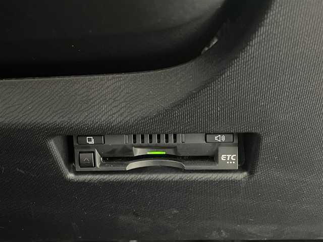 トヨタ アクア G 愛知県 2017(平29)年 7.4万km シルバーマイカM AIS検査実施　4点 /スマートキー　/純正ＳＤナビ　/ビルトインＥＴＣ　/ステアリングスイッチ　/クルーズコントロール　/セーフティセンスＣ　/ＡＨＢ /ISOFIX 　/ＬＤＡ　/オートライト　/純正フロアマット　/保証書
