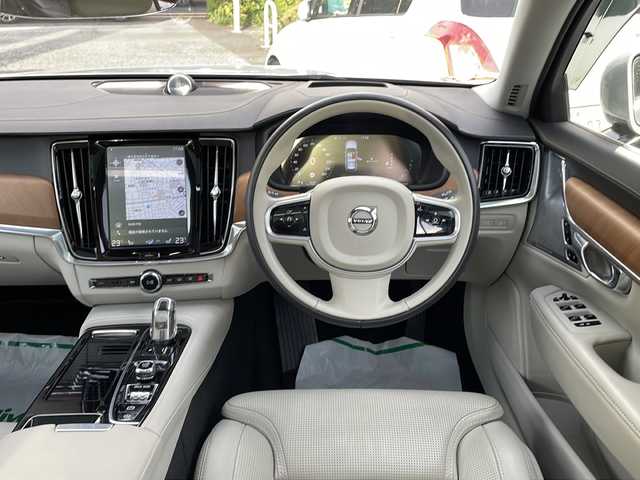 ボルボ Ｖ９０ T8 TE AWD インスクリプション 東京都 2018(平30)年 5.7万km ブライトシルバーM 新車時保証書　取扱説明書　整備記録簿/パノラマＳ／Ｒ/ヘッドアップディスプレイ/Bowers＆Wilkins/純正ナビ/フルセグTV/360度カメラ　ETC/Ｂｌｕｅｔｏｏｔｈ/ミラーリンク/自動駐車システム/レザーシート/シートヒーター/シートクーラー/シテイセーフティ/アダプティブクルーズコントロール/ＬＫＡ ＬＤＷ ＢＳＭ ＣＴＡ/車間警告システム/ＬＥＤヘッドライト/純正20インチアルミ