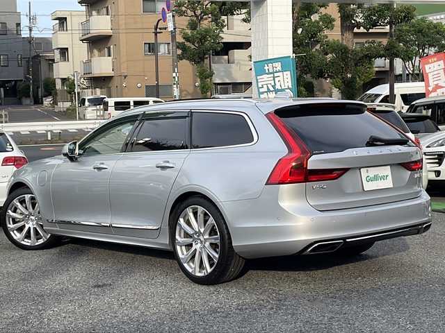 ボルボ Ｖ９０ T8 TE AWD インスクリプション 東京都 2018(平30)年 5.7万km ブライトシルバーM 新車時保証書　取扱説明書　整備記録簿/パノラマＳ／Ｒ/ヘッドアップディスプレイ/Bowers＆Wilkins/純正ナビ/フルセグTV/360度カメラ　ETC/Ｂｌｕｅｔｏｏｔｈ/ミラーリンク/自動駐車システム/レザーシート/シートヒーター/シートクーラー/シテイセーフティ/アダプティブクルーズコントロール/ＬＫＡ ＬＤＷ ＢＳＭ ＣＴＡ/車間警告システム/ＬＥＤヘッドライト/純正20インチアルミ