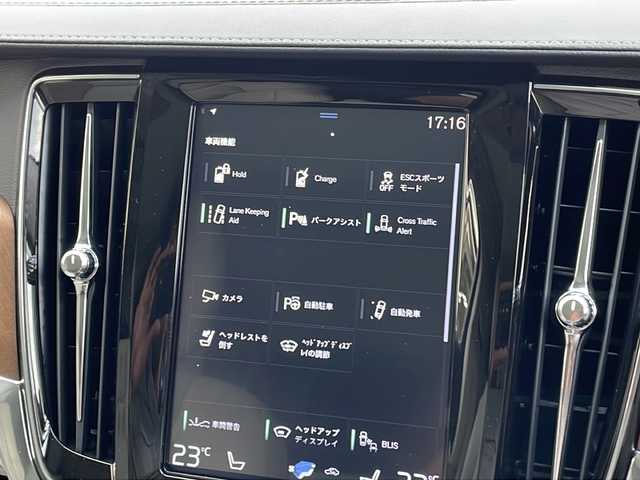 ボルボ Ｖ９０ T8 TE AWD インスクリプション 東京都 2018(平30)年 5.7万km ブライトシルバーM 新車時保証書　取扱説明書　整備記録簿/パノラマＳ／Ｒ/ヘッドアップディスプレイ/Bowers＆Wilkins/純正ナビ/フルセグTV/360度カメラ　ETC/Ｂｌｕｅｔｏｏｔｈ/ミラーリンク/自動駐車システム/レザーシート/シートヒーター/シートクーラー/シテイセーフティ/アダプティブクルーズコントロール/ＬＫＡ ＬＤＷ ＢＳＭ ＣＴＡ/車間警告システム/ＬＥＤヘッドライト/純正20インチアルミ