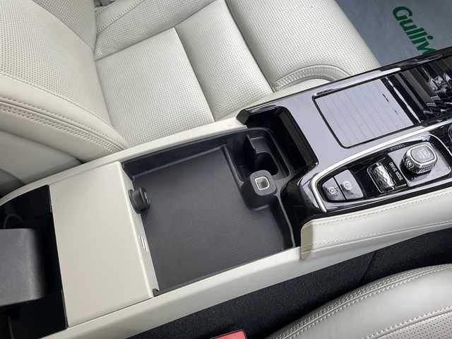 ボルボ Ｖ９０ T8 TE AWD インスクリプション 東京都 2018(平30)年 5.7万km ブライトシルバーM 新車時保証書　取扱説明書　整備記録簿/パノラマＳ／Ｒ/ヘッドアップディスプレイ/Bowers＆Wilkins/純正ナビ/フルセグTV/360度カメラ　ETC/Ｂｌｕｅｔｏｏｔｈ/ミラーリンク/自動駐車システム/レザーシート/シートヒーター/シートクーラー/シテイセーフティ/アダプティブクルーズコントロール/ＬＫＡ ＬＤＷ ＢＳＭ ＣＴＡ/車間警告システム/ＬＥＤヘッドライト/純正20インチアルミ
