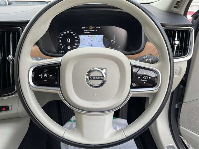 ボルボ Ｖ９０ T8 TE AWD インスクリプション 東京都 2018(平30)年 5.7万km ブライトシルバーM 新車時保証書　取扱説明書　整備記録簿/パノラマＳ／Ｒ/ヘッドアップディスプレイ/Bowers＆Wilkins/純正ナビ/フルセグTV/360度カメラ　ETC/Ｂｌｕｅｔｏｏｔｈ/ミラーリンク/自動駐車システム/レザーシート/シートヒーター/シートクーラー/シテイセーフティ/アダプティブクルーズコントロール/ＬＫＡ ＬＤＷ ＢＳＭ ＣＴＡ/車間警告システム/ＬＥＤヘッドライト/純正20インチアルミ