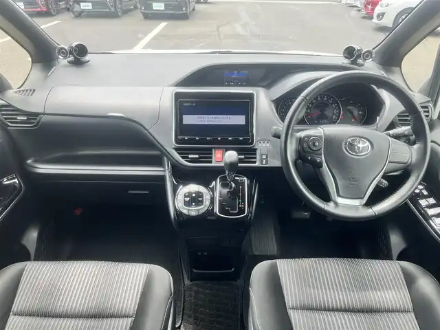 トヨタ ヴォクシー ZS 島根県 2020(令2)年 6.4万km ホワイトパールクリスタルシャイン 純正9インチナビ　/フルセグTV　/ＤＶＤ再生　/Ｂｌｕｅｔｏｏｔｈ接続　/バックカメラ　/前後ドライブレコーダー　/ビルトインＥＴＣ　/両側パワースライドドア　/前後コーナーセンサー　/衝突軽減ブレーキ/アイドリングストップ/レーンキープアシスト/オートハイビーム／ライト　/スマートキー　/プッシュスタート/純正ＬＥＤヘッドライト　/純正１６インチアルミホイール/純正フロアマット/スペアキー１本