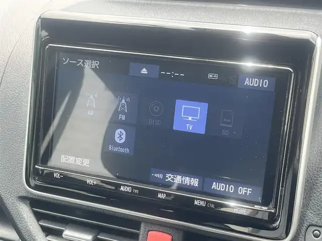 トヨタ ヴォクシー ZS 島根県 2020(令2)年 6.4万km ホワイトパールクリスタルシャイン 純正9インチナビ　/フルセグTV　/ＤＶＤ再生　/Ｂｌｕｅｔｏｏｔｈ接続　/バックカメラ　/前後ドライブレコーダー　/ビルトインＥＴＣ　/両側パワースライドドア　/前後コーナーセンサー　/衝突軽減ブレーキ/アイドリングストップ/レーンキープアシスト/オートハイビーム／ライト　/スマートキー　/プッシュスタート/純正ＬＥＤヘッドライト　/純正１６インチアルミホイール/純正フロアマット/スペアキー１本