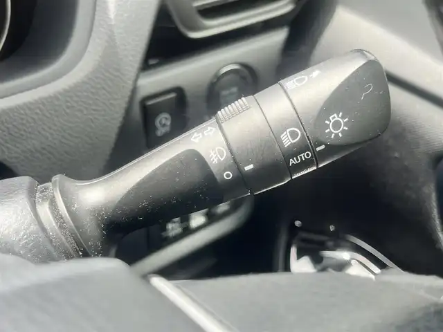 トヨタ ヴォクシー ZS 島根県 2020(令2)年 6.4万km ホワイトパールクリスタルシャイン 純正9インチナビ　/フルセグTV　/ＤＶＤ再生　/Ｂｌｕｅｔｏｏｔｈ接続　/バックカメラ　/前後ドライブレコーダー　/ビルトインＥＴＣ　/両側パワースライドドア　/前後コーナーセンサー　/衝突軽減ブレーキ/アイドリングストップ/レーンキープアシスト/オートハイビーム／ライト　/スマートキー　/プッシュスタート/純正ＬＥＤヘッドライト　/純正１６インチアルミホイール/純正フロアマット/スペアキー１本