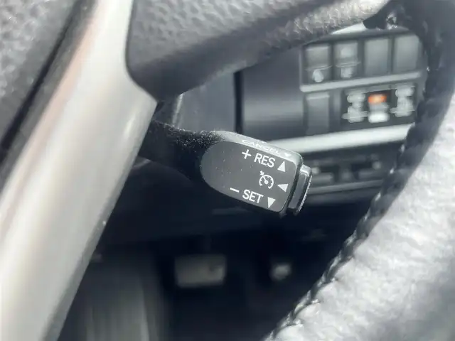 トヨタ ヴォクシー ZS 島根県 2020(令2)年 6.4万km ホワイトパールクリスタルシャイン 純正9インチナビ　/フルセグTV　/ＤＶＤ再生　/Ｂｌｕｅｔｏｏｔｈ接続　/バックカメラ　/前後ドライブレコーダー　/ビルトインＥＴＣ　/両側パワースライドドア　/前後コーナーセンサー　/衝突軽減ブレーキ/アイドリングストップ/レーンキープアシスト/オートハイビーム／ライト　/スマートキー　/プッシュスタート/純正ＬＥＤヘッドライト　/純正１６インチアルミホイール/純正フロアマット/スペアキー１本