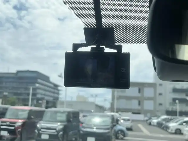 トヨタ ヴォクシー ZS 島根県 2020(令2)年 6.4万km ホワイトパールクリスタルシャイン 純正9インチナビ　/フルセグTV　/ＤＶＤ再生　/Ｂｌｕｅｔｏｏｔｈ接続　/バックカメラ　/前後ドライブレコーダー　/ビルトインＥＴＣ　/両側パワースライドドア　/前後コーナーセンサー　/衝突軽減ブレーキ/アイドリングストップ/レーンキープアシスト/オートハイビーム／ライト　/スマートキー　/プッシュスタート/純正ＬＥＤヘッドライト　/純正１６インチアルミホイール/純正フロアマット/スペアキー１本