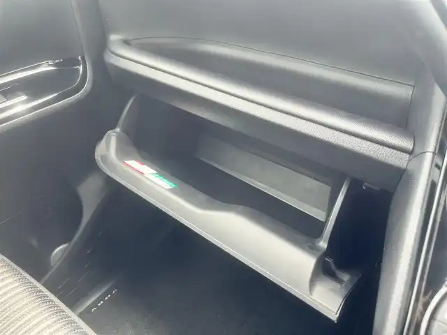 トヨタ ヴォクシー ZS 島根県 2020(令2)年 6.4万km ホワイトパールクリスタルシャイン 純正9インチナビ　/フルセグTV　/ＤＶＤ再生　/Ｂｌｕｅｔｏｏｔｈ接続　/バックカメラ　/前後ドライブレコーダー　/ビルトインＥＴＣ　/両側パワースライドドア　/前後コーナーセンサー　/衝突軽減ブレーキ/アイドリングストップ/レーンキープアシスト/オートハイビーム／ライト　/スマートキー　/プッシュスタート/純正ＬＥＤヘッドライト　/純正１６インチアルミホイール/純正フロアマット/スペアキー１本