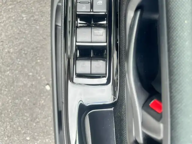 トヨタ ヴォクシー ZS 島根県 2020(令2)年 6.4万km ホワイトパールクリスタルシャイン 純正9インチナビ　/フルセグTV　/ＤＶＤ再生　/Ｂｌｕｅｔｏｏｔｈ接続　/バックカメラ　/前後ドライブレコーダー　/ビルトインＥＴＣ　/両側パワースライドドア　/前後コーナーセンサー　/衝突軽減ブレーキ/アイドリングストップ/レーンキープアシスト/オートハイビーム／ライト　/スマートキー　/プッシュスタート/純正ＬＥＤヘッドライト　/純正１６インチアルミホイール/純正フロアマット/スペアキー１本