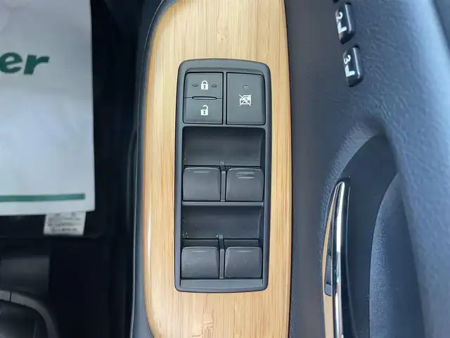 レクサス ＨＳ 250h バージョンL 和歌山県 2015(平27)年 2.6万km ソニッククォーツ 純正ナビ（AM/FM.CD.DVD.USB.AUX.BLUETOOTH.ワンセグフルセグTV)/D/N席パワーシート/クルーズコントロール/コーナーセンサー/バックカメラ/フロントカメラ/フォグランプ/ドライブレコーダー/ETC/HUD/ウッドコンビステアリング/エアシート/シートヒーター/純正フロアマット/純正ドアバイザー/コーナーポール