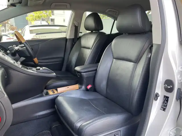 レクサス ＨＳ 250h バージョンL 和歌山県 2015(平27)年 2.6万km ソニッククォーツ 純正ナビ（AM/FM.CD.DVD.USB.AUX.BLUETOOTH.ワンセグフルセグTV)/D/N席パワーシート/クルーズコントロール/コーナーセンサー/バックカメラ/フロントカメラ/フォグランプ/ドライブレコーダー/ETC/HUD/ウッドコンビステアリング/エアシート/シートヒーター/純正フロアマット/純正ドアバイザー/コーナーポール