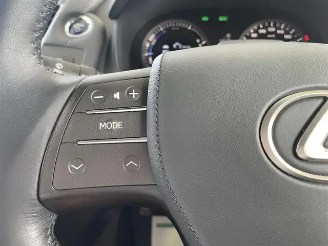 レクサス ＨＳ 250h バージョンL 和歌山県 2015(平27)年 2.6万km ソニッククォーツ 純正ナビ（AM/FM.CD.DVD.USB.AUX.BLUETOOTH.ワンセグフルセグTV)/D/N席パワーシート/クルーズコントロール/コーナーセンサー/バックカメラ/フロントカメラ/フォグランプ/ドライブレコーダー/ETC/HUD/ウッドコンビステアリング/エアシート/シートヒーター/純正フロアマット/純正ドアバイザー/コーナーポール