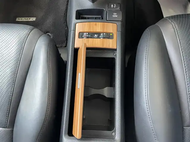 レクサス ＨＳ 250h バージョンL 和歌山県 2015(平27)年 2.6万km ソニッククォーツ 純正ナビ（AM/FM.CD.DVD.USB.AUX.BLUETOOTH.ワンセグフルセグTV)/D/N席パワーシート/クルーズコントロール/コーナーセンサー/バックカメラ/フロントカメラ/フォグランプ/ドライブレコーダー/ETC/HUD/ウッドコンビステアリング/エアシート/シートヒーター/純正フロアマット/純正ドアバイザー/コーナーポール