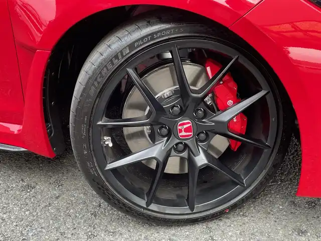 ホンダ シビック タイプR 神奈川県 2025(令7)年 0.1千km フレームレッド ワンオーナー/純正メモリーナビ・地デジTV/純正USB/BT再生/バックモニター/ビルトインETC2.0/純正19インチAW/ブレンボブレーキ/LEDヘッドライト/ホンダセンシング/レーダークルーズコントロール/PCS/LKA/BSM/標識検知/コーナーセンサー/純正フロアマット/プッシュスタート/スマートキー×2/保証書・取説あり