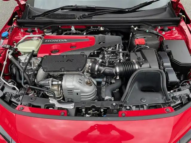 ホンダ シビック タイプR 神奈川県 2025(令7)年 0.1千km フレームレッド ワンオーナー/純正メモリーナビ・地デジTV/純正USB/BT再生/バックモニター/ビルトインETC2.0/純正19インチAW/ブレンボブレーキ/LEDヘッドライト/ホンダセンシング/レーダークルーズコントロール/PCS/LKA/BSM/標識検知/コーナーセンサー/純正フロアマット/プッシュスタート/スマートキー×2/保証書・取説あり