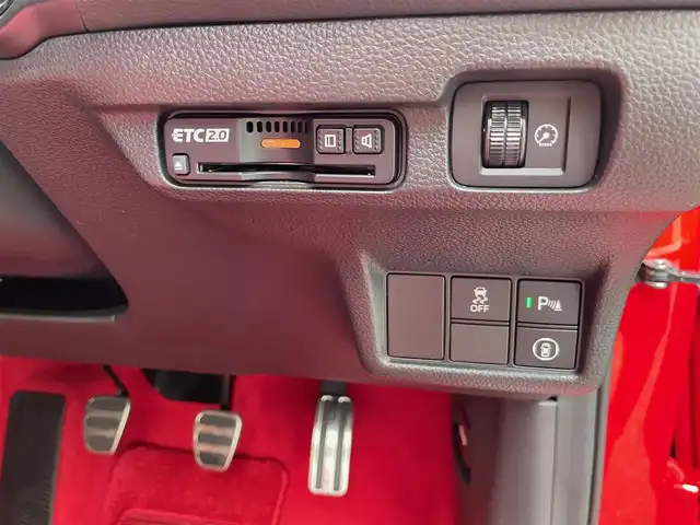ホンダ シビック タイプR 神奈川県 2025(令7)年 0.1千km フレームレッド ワンオーナー/純正メモリーナビ・地デジTV/純正USB/BT再生/バックモニター/ビルトインETC2.0/純正19インチAW/ブレンボブレーキ/LEDヘッドライト/ホンダセンシング/レーダークルーズコントロール/PCS/LKA/BSM/標識検知/コーナーセンサー/純正フロアマット/プッシュスタート/スマートキー×2/保証書・取説あり
