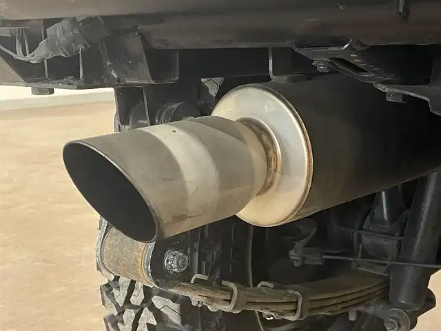 スズキ ジムニー ワイルドウィンド LTD 道央・札幌 1993(平5)年 18.3万km ダーククラシックジェイドパール 5MT/リフトアップ/マッドタイヤ/　GEOLANDAR　M/T　G003/　2025年製　9mm/前後パイプバンパー/社外マフラー（車検対応）/社外ヘッドライトレンズ/社外ウインカーレンズ（前/横）/社外フロントグリル/社外ステアリング/社外シートカバー/ナンバー移動キット/社外オーディオ/　CD/AUX/USB/FM/AM