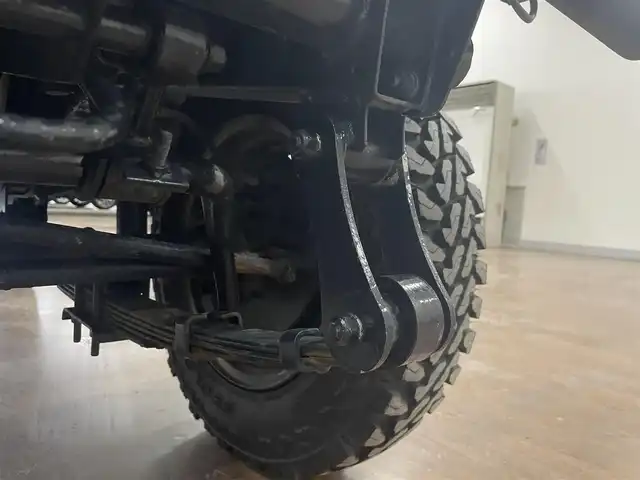 スズキ ジムニー ワイルドウィンド LTD 道央・札幌 1993(平5)年 18.3万km ダーククラシックジェイドパール 5MT/リフトアップ/マッドタイヤ/　GEOLANDAR　M/T　G003/　2025年製　9mm/前後パイプバンパー/社外マフラー（車検対応）/社外ヘッドライトレンズ/社外ウインカーレンズ（前/横）/社外フロントグリル/社外ステアリング/社外シートカバー/ナンバー移動キット/社外オーディオ/　CD/AUX/USB/FM/AM