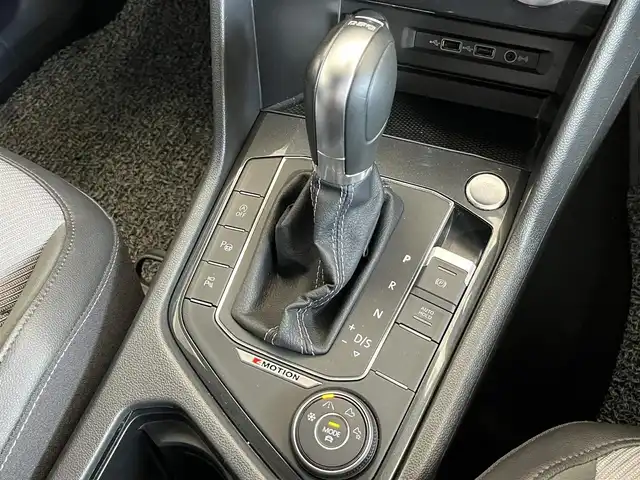 フォルクスワーゲン ティグアン TDI 4モーション Rライン 山形県 2019(令1)年 4.7万km 白 純正ナビ/360°カメラ/バックカメラ/フルセグTV/コーナーセンサー/アダプティブクルーズコントロール/ヘッドアップディスプレイ/ブラインドスポットモニター/レーンキープアシスト/ハーフレザーシート/シートヒーター/ミラーヒーター/パドルシフト/電動リアゲート
