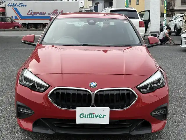 ＢＭＷ ２１８ｉ グランクーペ プレイ 埼玉県 2023(令5)年 1.6万km メルボルンレッド ・ディーラー点検記録R6:7年有/・iDriveナビパッケージ　/・10.25インチマルチディスプレイメーター/・10.25インチワイドコントロールディスプレイ/・バックカメラ　/・前後ドライブレコーダー　/・ETC2.0　/・インテリジェントパーソナルアシスト　/・コネクテッドドライブプロフェッショナル　/・パーキングアシスト/・クルーズコントロール/・ワイアレス充電/・前席パワーシート/・オートライト/・LEDヘットライト/・スマートキー×２/・プッシュスタート/・アイドリングストップ/・保証書/・取説