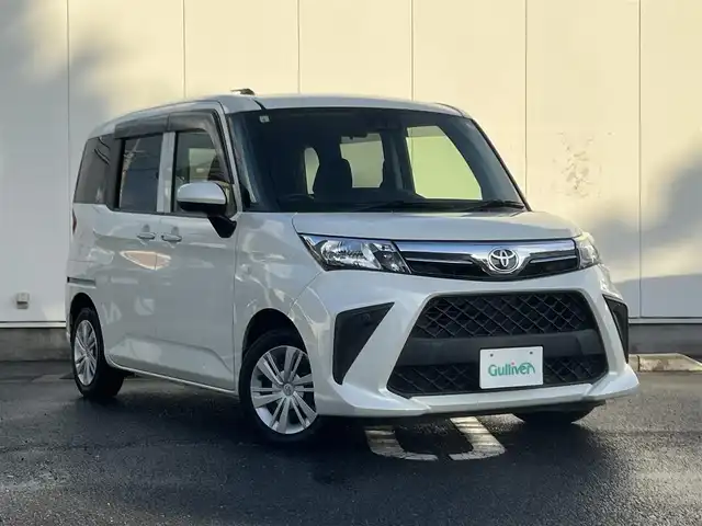 トヨタ ルーミー X 三重県 2022(令4)年 5.6万km パールホワイトⅢ 純正ナビ（Bluetooth/AM/FM/CD/SD/TV）/ETC /スマートアシストIII（衝突回避支援ブレーキ/衝突警報/車線逸脱警報/路側逸脱警報/ブレーキ制御機能付誤発進抑制/先行車発進お知らせ/オートハイビーム/コナーセンサー/ふらつき警報）/パワースライドドア（助手席側）/スライドドアイージークローザー（運転席側）/ナビレディパッケージ（バックカメラ/ステアリングスイッチ（オーディオ/ハンズフリー））/スペアキー/ウレタン製ステアリングホイール/ステアリングスイッチ（パワーモード）/ハロゲンヘッドランプ/オートライト/メッキ横バーフロントグリル/開口部逆台型無塗装メッシュフロントバンパー/ボディ同色ドアサッシュ/インパネアッパートレイ/無塗装エアコン吹き出し口加飾/アナログメーター/モノクロマルチインフォメーションディスプレイ/SRSエアバック（運転席/助手席）/左後方ステップランプ/無塗装センターパネル/ダイヤル式マニュアルエアコン/無塗装シフトノブボタン
