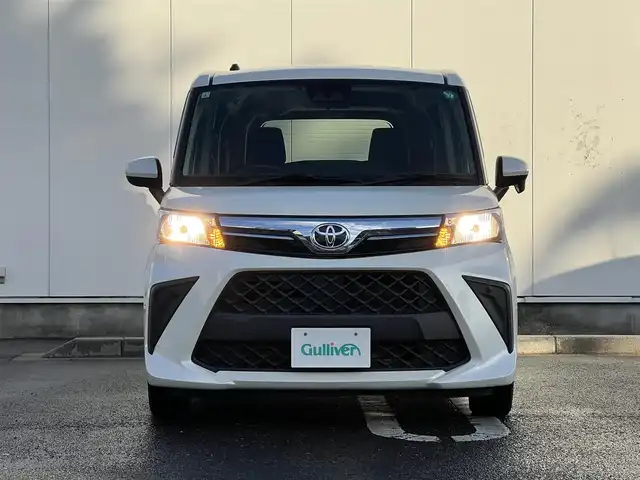 トヨタ ルーミー X 三重県 2022(令4)年 5.6万km パールホワイトⅢ 純正ナビ（Bluetooth/AM/FM/CD/SD/TV）/ETC /スマートアシストIII（衝突回避支援ブレーキ/衝突警報/車線逸脱警報/路側逸脱警報/ブレーキ制御機能付誤発進抑制/先行車発進お知らせ/オートハイビーム/コナーセンサー/ふらつき警報）/パワースライドドア（助手席側）/スライドドアイージークローザー（運転席側）/ナビレディパッケージ（バックカメラ/ステアリングスイッチ（オーディオ/ハンズフリー））/スペアキー/ウレタン製ステアリングホイール/ステアリングスイッチ（パワーモード）/ハロゲンヘッドランプ/オートライト/メッキ横バーフロントグリル/開口部逆台型無塗装メッシュフロントバンパー/ボディ同色ドアサッシュ/インパネアッパートレイ/無塗装エアコン吹き出し口加飾/アナログメーター/モノクロマルチインフォメーションディスプレイ/SRSエアバック（運転席/助手席）/左後方ステップランプ/無塗装センターパネル/ダイヤル式マニュアルエアコン/無塗装シフトノブボタン