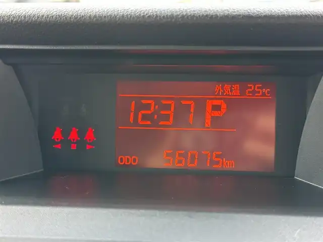 トヨタ ルーミー X 三重県 2022(令4)年 5.6万km パールホワイトⅢ 純正ナビ（Bluetooth/AM/FM/CD/SD/TV）/ETC /スマートアシストIII（衝突回避支援ブレーキ/衝突警報/車線逸脱警報/路側逸脱警報/ブレーキ制御機能付誤発進抑制/先行車発進お知らせ/オートハイビーム/コナーセンサー/ふらつき警報）/パワースライドドア（助手席側）/スライドドアイージークローザー（運転席側）/ナビレディパッケージ（バックカメラ/ステアリングスイッチ（オーディオ/ハンズフリー））/スペアキー/ウレタン製ステアリングホイール/ステアリングスイッチ（パワーモード）/ハロゲンヘッドランプ/オートライト/メッキ横バーフロントグリル/開口部逆台型無塗装メッシュフロントバンパー/ボディ同色ドアサッシュ/インパネアッパートレイ/無塗装エアコン吹き出し口加飾/アナログメーター/モノクロマルチインフォメーションディスプレイ/SRSエアバック（運転席/助手席）/左後方ステップランプ/無塗装センターパネル/ダイヤル式マニュアルエアコン/無塗装シフトノブボタン
