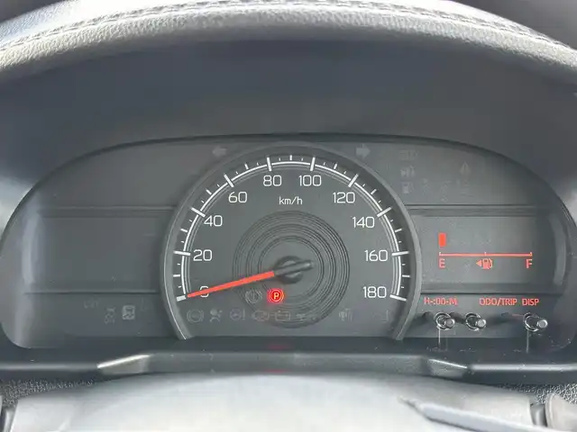 トヨタ ルーミー X 三重県 2022(令4)年 5.6万km パールホワイトⅢ 純正ナビ（Bluetooth/AM/FM/CD/SD/TV）/ETC /スマートアシストIII（衝突回避支援ブレーキ/衝突警報/車線逸脱警報/路側逸脱警報/ブレーキ制御機能付誤発進抑制/先行車発進お知らせ/オートハイビーム/コナーセンサー/ふらつき警報）/パワースライドドア（助手席側）/スライドドアイージークローザー（運転席側）/ナビレディパッケージ（バックカメラ/ステアリングスイッチ（オーディオ/ハンズフリー））/スペアキー/ウレタン製ステアリングホイール/ステアリングスイッチ（パワーモード）/ハロゲンヘッドランプ/オートライト/メッキ横バーフロントグリル/開口部逆台型無塗装メッシュフロントバンパー/ボディ同色ドアサッシュ/インパネアッパートレイ/無塗装エアコン吹き出し口加飾/アナログメーター/モノクロマルチインフォメーションディスプレイ/SRSエアバック（運転席/助手席）/左後方ステップランプ/無塗装センターパネル/ダイヤル式マニュアルエアコン/無塗装シフトノブボタン
