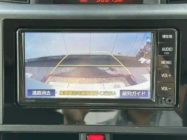 トヨタ ルーミー X 三重県 2022(令4)年 5.6万km パールホワイトⅢ 純正ナビ（Bluetooth/AM/FM/CD/SD/TV）/ETC /スマートアシストIII（衝突回避支援ブレーキ/衝突警報/車線逸脱警報/路側逸脱警報/ブレーキ制御機能付誤発進抑制/先行車発進お知らせ/オートハイビーム/コナーセンサー/ふらつき警報）/パワースライドドア（助手席側）/スライドドアイージークローザー（運転席側）/ナビレディパッケージ（バックカメラ/ステアリングスイッチ（オーディオ/ハンズフリー））/スペアキー/ウレタン製ステアリングホイール/ステアリングスイッチ（パワーモード）/ハロゲンヘッドランプ/オートライト/メッキ横バーフロントグリル/開口部逆台型無塗装メッシュフロントバンパー/ボディ同色ドアサッシュ/インパネアッパートレイ/無塗装エアコン吹き出し口加飾/アナログメーター/モノクロマルチインフォメーションディスプレイ/SRSエアバック（運転席/助手席）/左後方ステップランプ/無塗装センターパネル/ダイヤル式マニュアルエアコン/無塗装シフトノブボタン