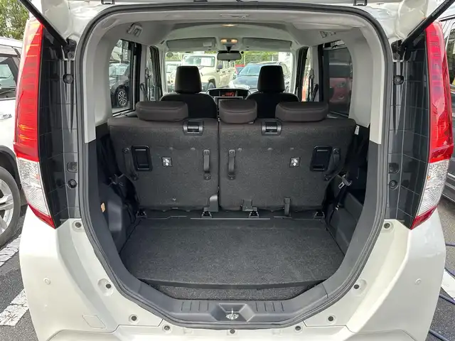 トヨタ ルーミー X 三重県 2022(令4)年 5.6万km パールホワイトⅢ 純正ナビ（Bluetooth/AM/FM/CD/SD/TV）/ETC /スマートアシストIII（衝突回避支援ブレーキ/衝突警報/車線逸脱警報/路側逸脱警報/ブレーキ制御機能付誤発進抑制/先行車発進お知らせ/オートハイビーム/コナーセンサー/ふらつき警報）/パワースライドドア（助手席側）/スライドドアイージークローザー（運転席側）/ナビレディパッケージ（バックカメラ/ステアリングスイッチ（オーディオ/ハンズフリー））/スペアキー/ウレタン製ステアリングホイール/ステアリングスイッチ（パワーモード）/ハロゲンヘッドランプ/オートライト/メッキ横バーフロントグリル/開口部逆台型無塗装メッシュフロントバンパー/ボディ同色ドアサッシュ/インパネアッパートレイ/無塗装エアコン吹き出し口加飾/アナログメーター/モノクロマルチインフォメーションディスプレイ/SRSエアバック（運転席/助手席）/左後方ステップランプ/無塗装センターパネル/ダイヤル式マニュアルエアコン/無塗装シフトノブボタン