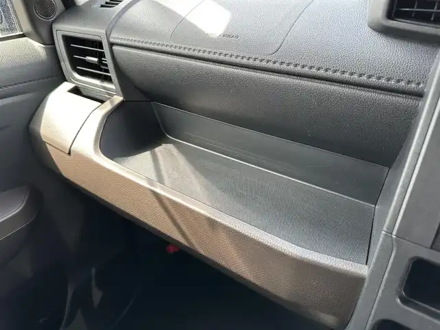 トヨタ ルーミー X 三重県 2022(令4)年 5.6万km パールホワイトⅢ 純正ナビ（Bluetooth/AM/FM/CD/SD/TV）/ETC /スマートアシストIII（衝突回避支援ブレーキ/衝突警報/車線逸脱警報/路側逸脱警報/ブレーキ制御機能付誤発進抑制/先行車発進お知らせ/オートハイビーム/コナーセンサー/ふらつき警報）/パワースライドドア（助手席側）/スライドドアイージークローザー（運転席側）/ナビレディパッケージ（バックカメラ/ステアリングスイッチ（オーディオ/ハンズフリー））/スペアキー/ウレタン製ステアリングホイール/ステアリングスイッチ（パワーモード）/ハロゲンヘッドランプ/オートライト/メッキ横バーフロントグリル/開口部逆台型無塗装メッシュフロントバンパー/ボディ同色ドアサッシュ/インパネアッパートレイ/無塗装エアコン吹き出し口加飾/アナログメーター/モノクロマルチインフォメーションディスプレイ/SRSエアバック（運転席/助手席）/左後方ステップランプ/無塗装センターパネル/ダイヤル式マニュアルエアコン/無塗装シフトノブボタン
