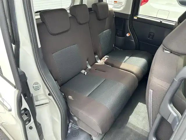 トヨタ ルーミー X 三重県 2022(令4)年 5.6万km パールホワイトⅢ 純正ナビ（Bluetooth/AM/FM/CD/SD/TV）/ETC /スマートアシストIII（衝突回避支援ブレーキ/衝突警報/車線逸脱警報/路側逸脱警報/ブレーキ制御機能付誤発進抑制/先行車発進お知らせ/オートハイビーム/コナーセンサー/ふらつき警報）/パワースライドドア（助手席側）/スライドドアイージークローザー（運転席側）/ナビレディパッケージ（バックカメラ/ステアリングスイッチ（オーディオ/ハンズフリー））/スペアキー/ウレタン製ステアリングホイール/ステアリングスイッチ（パワーモード）/ハロゲンヘッドランプ/オートライト/メッキ横バーフロントグリル/開口部逆台型無塗装メッシュフロントバンパー/ボディ同色ドアサッシュ/インパネアッパートレイ/無塗装エアコン吹き出し口加飾/アナログメーター/モノクロマルチインフォメーションディスプレイ/SRSエアバック（運転席/助手席）/左後方ステップランプ/無塗装センターパネル/ダイヤル式マニュアルエアコン/無塗装シフトノブボタン