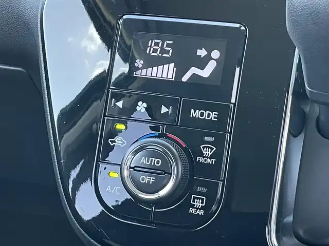 トヨタ パッソ モーダ 香川県 2022(令4)年 2.8万km ダークエメラルドマイカ 登録時走行距離：27469km/スマートアシスト３/→衝突回避システム/→ペダル踏み間違え抑制機能/→車線はみだし機能/→オートマチックハイビーム/純正7インチナビ/→Bluetooth/→フルセグTV/バックカメラ/ステアリングリモコン/LEDヘッドライト/電動格納ウィンカーミラー/フォグライト/スマートキー/プッシュスタート/純正フロアマット