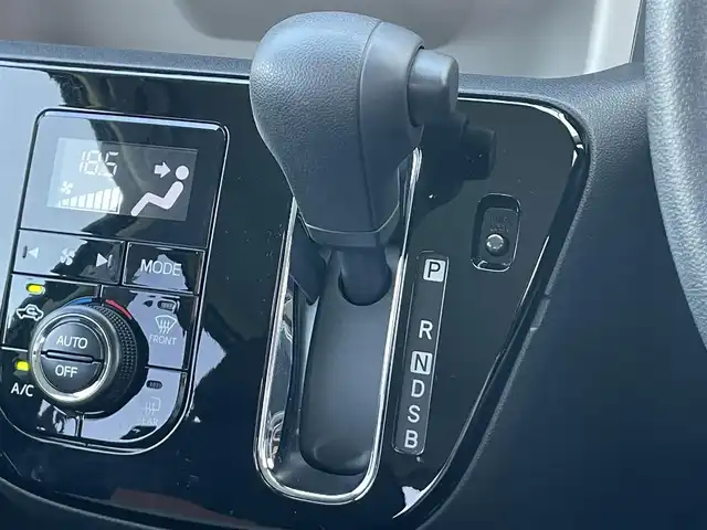 トヨタ パッソ モーダ 香川県 2022(令4)年 2.8万km ダークエメラルドマイカ 登録時走行距離：27469km/スマートアシスト３/→衝突回避システム/→ペダル踏み間違え抑制機能/→車線はみだし機能/→オートマチックハイビーム/純正7インチナビ/→Bluetooth/→フルセグTV/バックカメラ/ステアリングリモコン/LEDヘッドライト/電動格納ウィンカーミラー/フォグライト/スマートキー/プッシュスタート/純正フロアマット