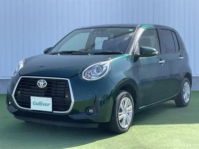 トヨタ パッソ モーダ 香川県 2022(令4)年 2.8万km ダークエメラルドマイカ 登録時走行距離：27469km/スマートアシスト３/→衝突回避システム/→ペダル踏み間違え抑制機能/→車線はみだし機能/→オートマチックハイビーム/純正7インチナビ/→Bluetooth/→フルセグTV/バックカメラ/ステアリングリモコン/LEDヘッドライト/電動格納ウィンカーミラー/フォグライト/スマートキー/プッシュスタート/純正フロアマット