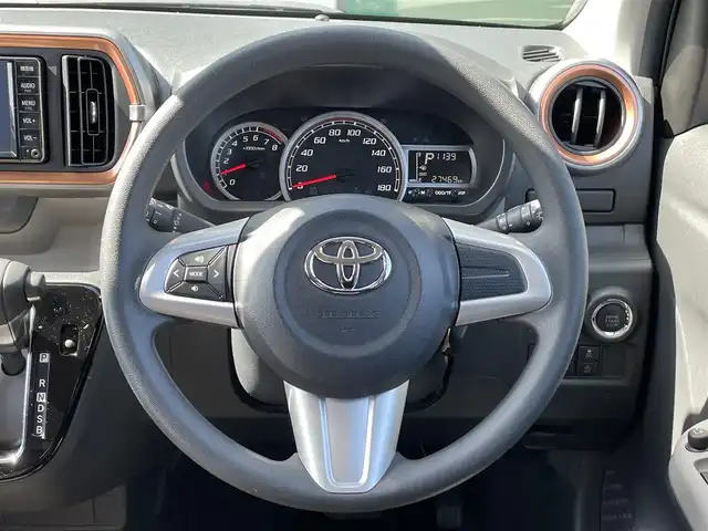 トヨタ パッソ モーダ 香川県 2022(令4)年 2.8万km ダークエメラルドマイカ 登録時走行距離：27469km/スマートアシスト３/→衝突回避システム/→ペダル踏み間違え抑制機能/→車線はみだし機能/→オートマチックハイビーム/純正7インチナビ/→Bluetooth/→フルセグTV/バックカメラ/ステアリングリモコン/LEDヘッドライト/電動格納ウィンカーミラー/フォグライト/スマートキー/プッシュスタート/純正フロアマット